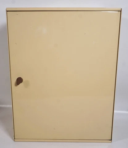 True Vintage First Aid Metal IN Sofia Alfred Goebel Bad Godesberg Cover