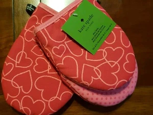 NUEVO CON ETIQUETAS NUEVO KATE SPADE Rojo San Valentín Corazón MINI GUANTE HORNO JUEGO DE 2 PIEZAS 100% ALGODÓN - Imagen 1 de 2