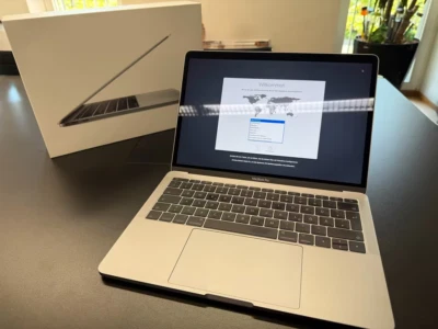 Apple MacBook Pro 13" (Modell 2017) – i5 2,3 GHz, 16GB RAM, 256GB - Bild 1 von 4