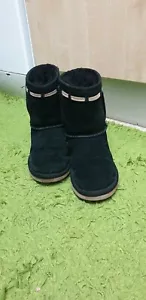 John Lewis UGG Children's Classic Short II Sheepskin Boots Black size: UK1,EU32 - Picture 1 of 8