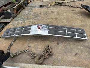 91 92 93 Oldsmobile 98 Regency Grille Grill 25534700 - Picture 1 of 3