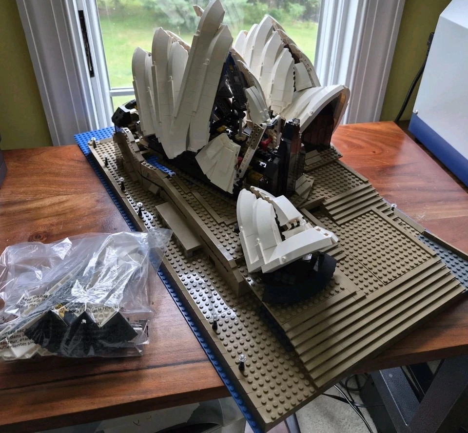 LEGO Creator Expert Sydney Opera House 10234 - 99% Complete - No Instructions  Foto 1 de 4