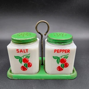 Vintage Tipp USA Red Cherries Salt And Pepper Shakers Milk Glass Green Lid Metal - Bild 1 von 16