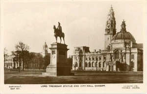 ECHTE FOTOGRAFISCHE POSTKARTE VON LORD TREDGAR STATUE, CARDIFF, GLAMORGAM, WALES - Bild 1 von 2
