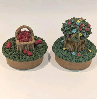 Lote de 2 adornos de tarros de velas pequeños Our America flores de primavera manzanas NUEVO  Foto 1 de 4