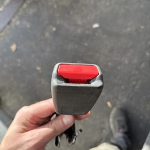 Mercedes-Benz E W211 Sitzschnalle Hinten Links A2118604569 2118604569 - Bild 1 von 2