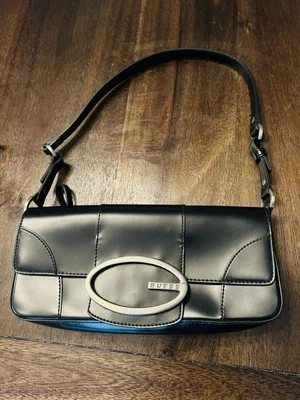 Raro Bolso Cartera Guess De Colección Y2K Negro Imitación Charol Impuesto Estampado Foto 1 de 4
