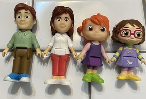 4 Cocomelon JJ & Friends Mom Dad Yoyo & Bella 2021 Jazwares Moonbug Figures - Picture 1 of 6