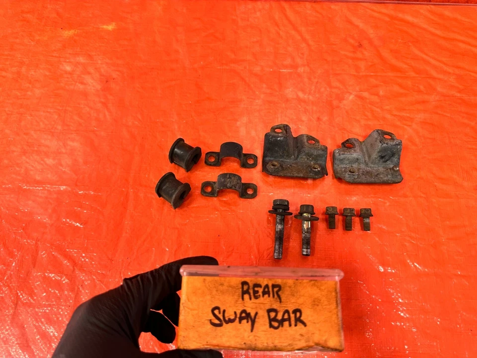 94-01 ACURA INTEGRA - REAR SWAY BAR BUSHINGS AND BRACKETS LEFT & RIGHT OEM #281 - Image 1 of 4