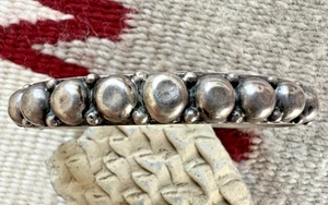 Pulsera brazalete vintage SOUTHWESTERN ERA FRED HARVEY GOTA DE LLUVIA flechas esterlinas 7" - Imagen 1 de 9