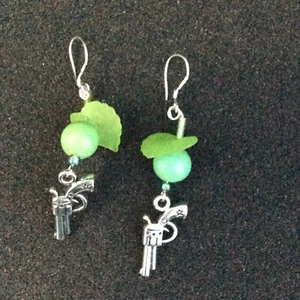 Peashooter Earrings in Silver Heart Gift Box - Picture 1 of 4