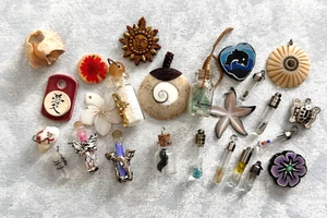 Pendants Charms Silver Tone Mixed Lot Rice and Fairydust Glass Bottle Lot of 25 - Picture 1 of 7