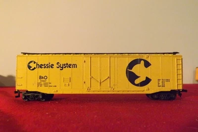 HO Scale Bachmann 51' Box Car, B&O Baltimore & Ohio, Chessie #11147 - Image 1 of 4