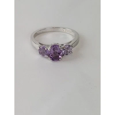Anillo de amatista de 3 piedras enchapado en platino Gold Coast talla 10 Foto 1 de 4