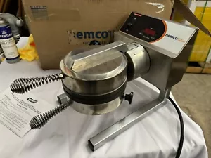 NEMCO 7020A-S SINGLE CLASSIC BELGIAN WAFFLE MAKER - Picture 1 of 11