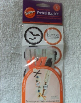 Wilton Pretzel Bags for Candy Coated Pretzels 1912-5567 Halloween Haunted Manor - Image 1 of 2