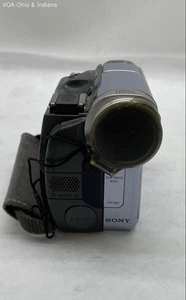 Sony DCR-TRV22 MiniDV Camcorder - Picture 1 of 11