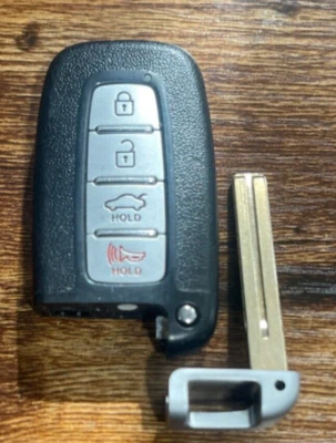 Hyundai Equus Smart Keyfob 4 Button Trunk New Keyblade OEM SY5HMFNA04 - Image 1 of 2