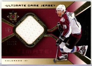 2004-05 Ultimate Collection Jerseys Gold #JS Joe Sakic /75 - Colorado Avalanche