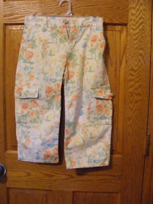 Pantalones capri acuáticos genuinos para niñas de OshKosh 12 detalle floral Foto 1 de 3