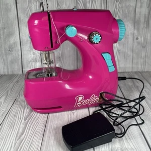 Barbie Fashion Nähmaschine & Zubehörbox - Lexibook Arbeitskleidung - Bild 1 von 17