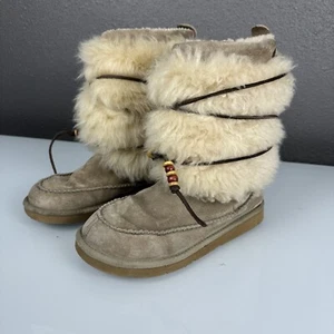 UGG Rainier Sheepskin Womens Sz 8 Boots Boho Sherpa Eskimo Y2K Beaded Leather - Picture 1 of 17