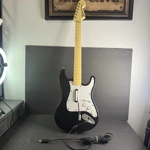 Rock Band Xbox 360 Harmonix Wired Fender Stratocaster Guitar Controller - Picture 1 of 7
