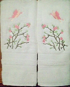 Asiatische Kirschblüten Schmetterling Set HANDTÜCHER BESTICKT wunderschön - Bild 1 von 2