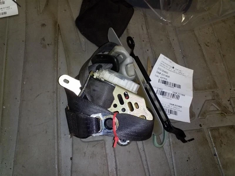 2004-2008 Pontiac Vibe  Front Left Passenger Seat Belt Retractor Assembly OEM Foto 1 de 3