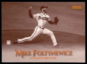 2019 Topps Stadium Club #50 Mike Foltynewicz lamina arancione - Foto 1 di 4