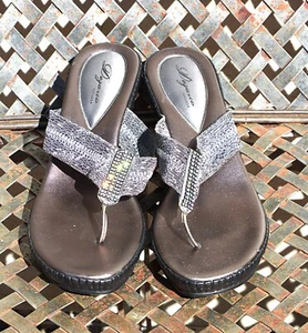 Sandalias de cuña italianas Dezario gris plata 8,5 diapositivas de diamantes de imitación de EE. UU. - Imagen 1 de 6