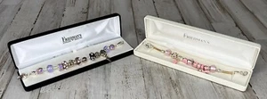 Lote de dos pulseras Friedman’s Jewelers Charm en caja cinta púrpura y rosa - Imagen 1 de 9