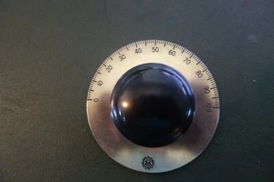 10009 Vintage Millen Radio Dial con Perilla Moleteada y Falda Metal 2 3/4" 0-100 - Imagen 1 de 2