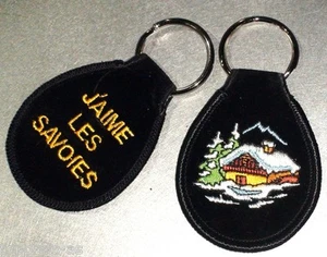 SCHLÜSSELANHÄNGER SOUVENIR SAVOIE France Skihütte Skifahren Skiurlaub Alpen Alps - Picture 1 of 1