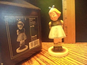 Goebel MI Hummel Club Figurine Two Hands One Treat 493 TMK7 4" Original Box - Picture 1 of 4