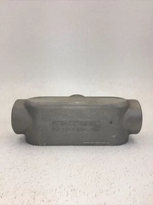 T59 CROUSE HINDS 1-1/2-INCH HUB SIZE STYLE-T MARK 9 CONDULET CONDUIT OUTLET THRE - Picture 1 of 4