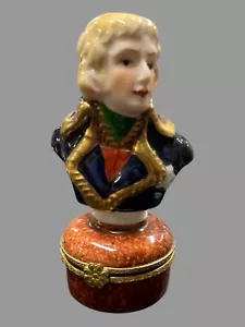 Limoges China figürliche Porzellan Pille Schmuckdosen Soldaten Figur ohne Hut - Bild 1 von 6