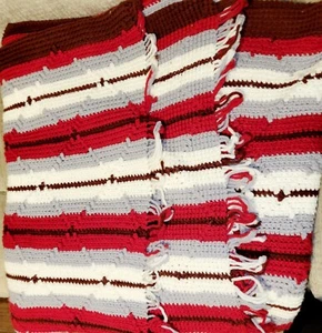  Strickdecke Handarbeit - rot, weiß, grau, dunkelbraun - Bild 1 von 7