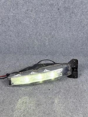 Luz antiniebla derecha pasajero Dodge Charger 2015-2023 LED OEM Foto 1 de 4