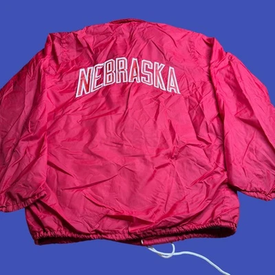Chaqueta cortavientos vintage Nebraska Huskers juvenil L 14-16 roja Pla-Jac Dunbrooke EE. UU. Foto 1 de 4