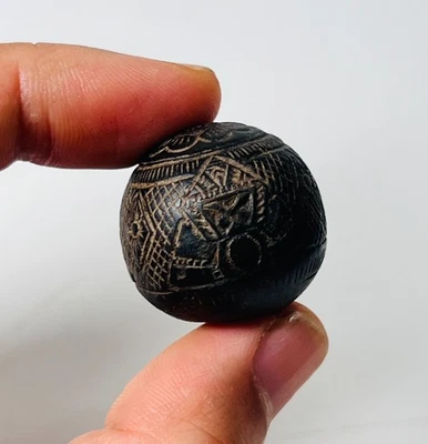 Mini Talismán Tallado a Mano con Cáscara de Coco Phra Rahu Asura deva LP Noi Guard Craft Foto 1 de 4