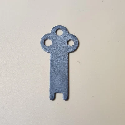 Llave de radiador de metal vintage multiherramienta reloj antiguo purga llave hexagonal 2 pulgadas Foto 1 de 4