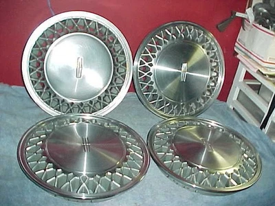 Lincoln 1988 Town Car 15" Deluxe Encaje Tapacubos Cubiertas de Rueda BONITO JUEGO USADO Foto 1 de 4