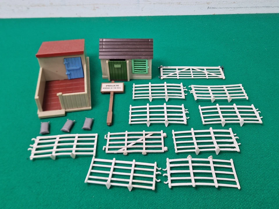 Lote de trabajo de 1:32 edificios agrícolas británicos cercas sacos cerdo peinado pollo gallinero sacos Foto 1 de 4