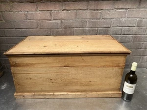 Old Antique Pine Chest, Vintage Wooden Storage Trunk, Blanket Box, Coffee Table. - Picture 1 of 5