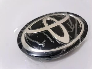 🔥2019-2024 Toyota RAV4 Front Grille Emblem Logo Radar 53141-33130/ 33140 - Foto 1 di 4