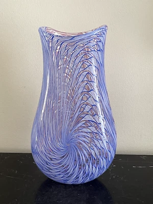 Jarrón de vidrio firmado y fechado por artista Murano Latticino Ballarin Foto 1 de 4