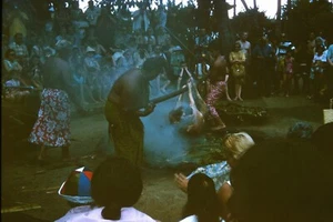 Original 1965 35mm Slide "Putting The Pig In The IMU", Honolulu Hawaii - Picture 1 of 3