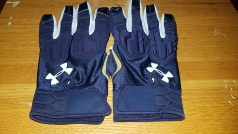 NOTRE DAME FOOTBALL TEAM ISSUED LINEMAN GLOVES SIZE 3XL NEW BY UNDER ARMOUR Cover