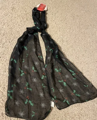 Bufanda navideña ~ hojas de acebo y bayas copos de nieve ~ estacional ~ peso ligero Foto 1 de 4